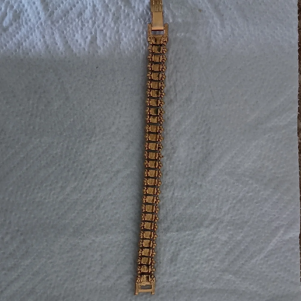 Elegant Gold and Turquoise Bracelet - Picture 3 of 5